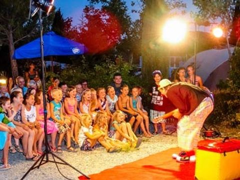 Domaine de Chadeyron - Camping et gîtes - Ardèche