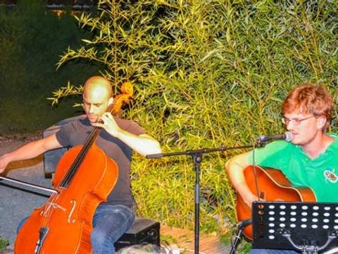 Domaine de Chadeyron - Camping et gîtes - Ardèche