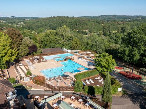 Camping Romanée - Les Grottes De Roffy - Dordogne