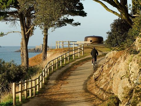 Camping de la Cité d'Alet - Ille-et-Vilaine