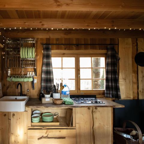 UNUSUAL ACCOMMODATION 4 people - Treehouse with hot tub