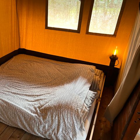 Canvas and wooden tent 4 persons