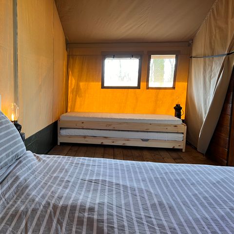 Canvas and wooden tent 4 persons