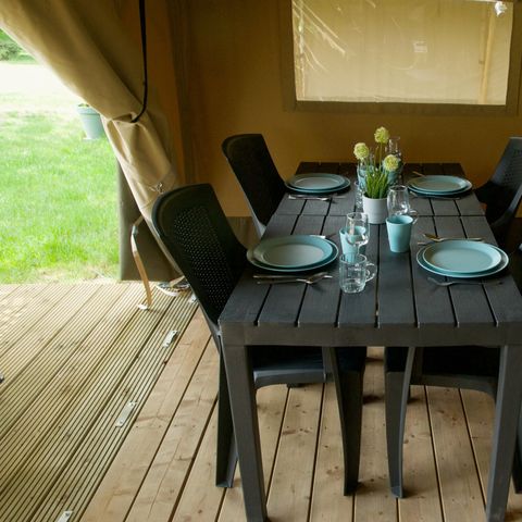 Canvas and wooden tent 4 persons - including sanitary facilities