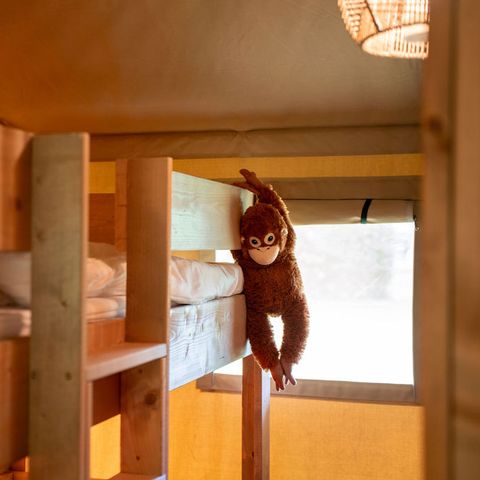 CANVAS AND WOOD TENT 4 people - including sanitary facilities