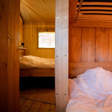 CANVAS AND WOOD TENT 4 people - including sanitary facilities