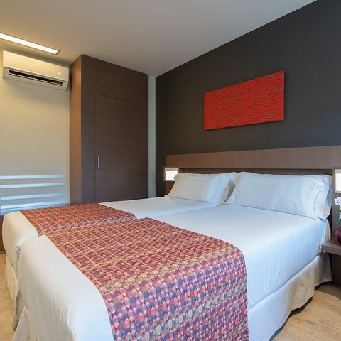 BEDROOM 2 people - Hotel room (+ 1 child under 12)