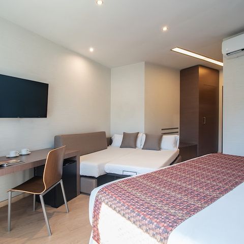 Bedroom 4 persons - Hotelroom Family Room (2 adults + 2 children)