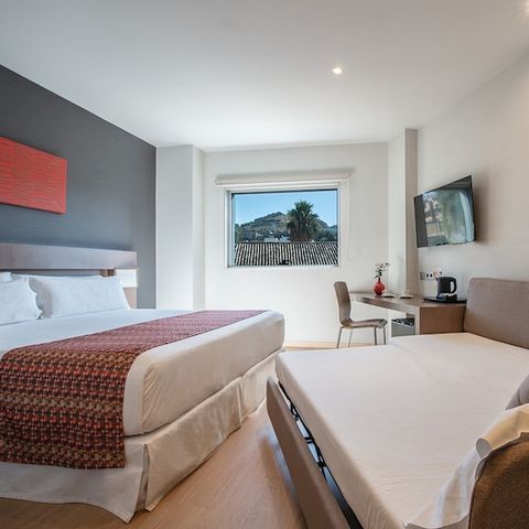 Bedroom 4 persons - Hotelroom Family Room (2 adults + 2 children)
