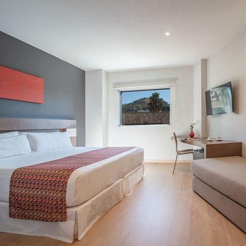 Bedroom 4 persons - Hotelroom Family Room (2 adults + 2 children)