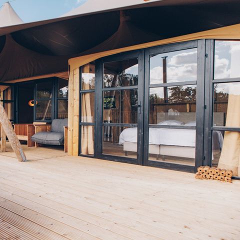 Canvas and wooden tent 4 persons - Glamfield Lodge Deluxe with hot tub