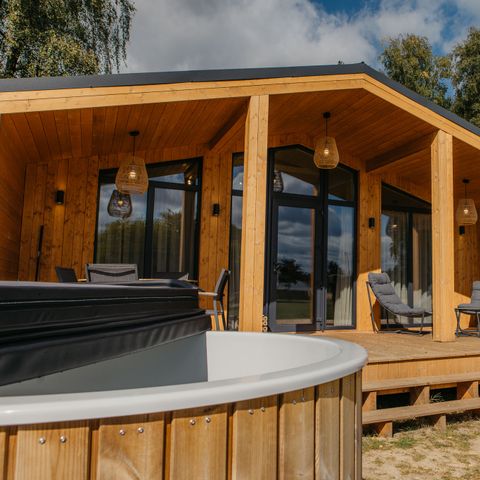Lodge 4 persons - Beach View Scandi with hot tub