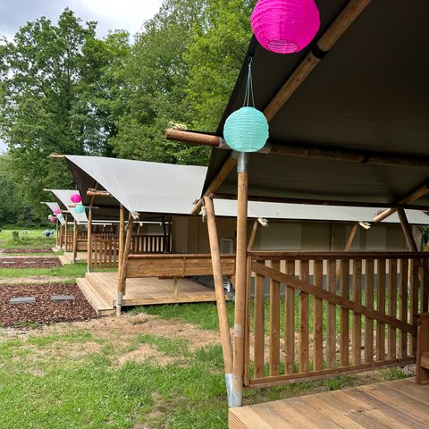 Canvas and wooden tent 4 persons - including sanitary facilities
