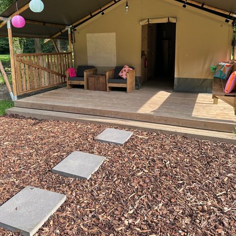 Canvas and wooden tent 4 persons - including sanitary facilities