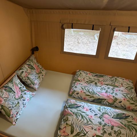 Canvas and wooden tent 4 persons - including sanitary facilities