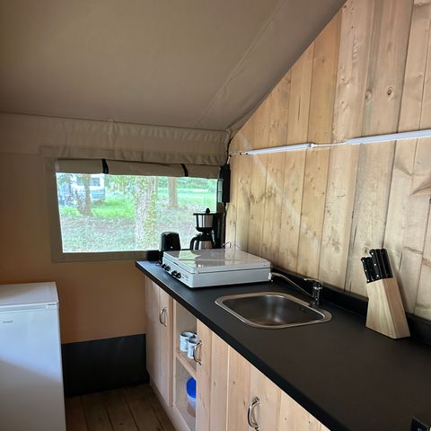 Canvas and wooden tent 4 persons - including sanitary facilities