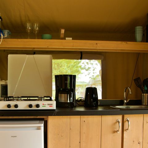 CANVAS AND WOOD TENT 6 people - with a view