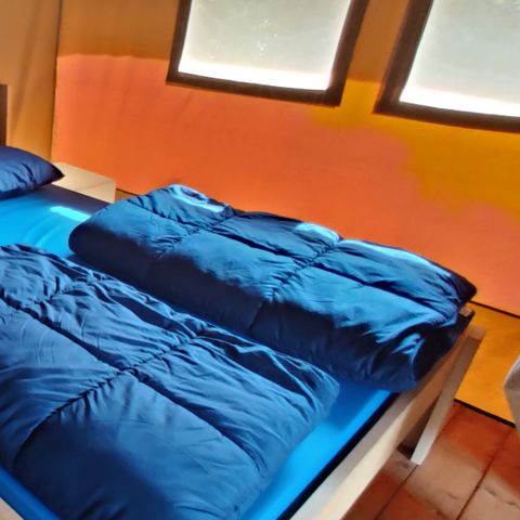 CANVAS AND WOOD TENT 6 people