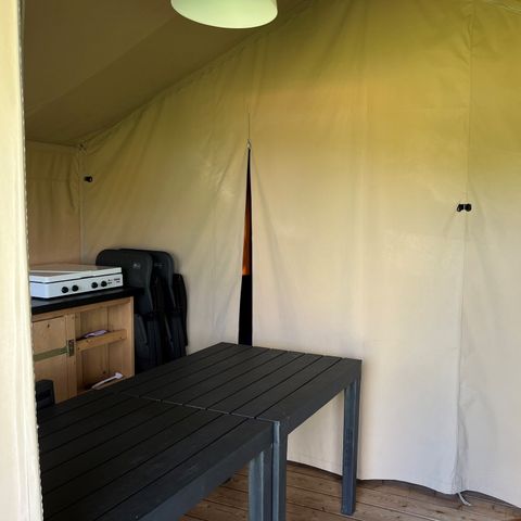 CANVAS AND WOOD TENT 4 people