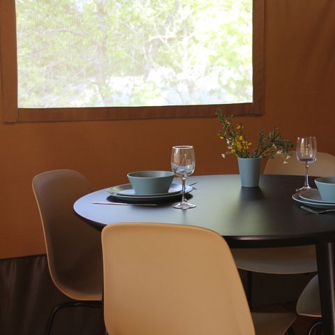 CANVAS AND WOOD TENT 4 people - including sanitary facilities