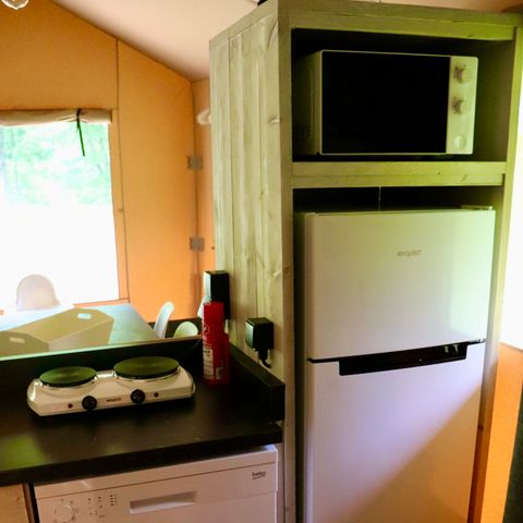 Canvas and wooden tent 6 persons - including sanitary facilities