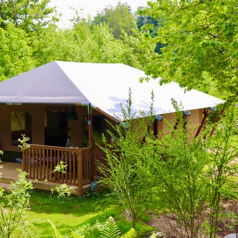 Canvas and wooden tent 6 persons - including sanitary facilities