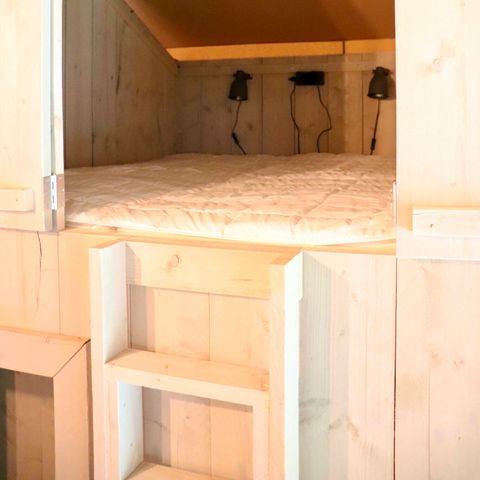 Canvas and wooden tent 6 persons - including sanitary facilities