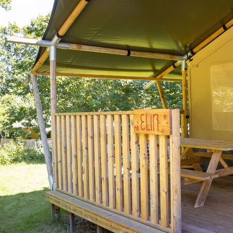 CANVAS AND WOOD TENT 4 people - including sanitary facilities