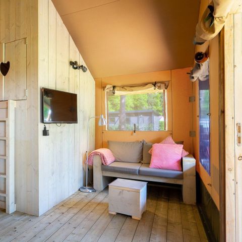 CANVAS AND WOOD TENT 6 people - including sanitary facilities