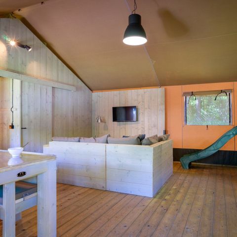 CANVAS AND WOOD TENT 7 people - including sanitary facilities