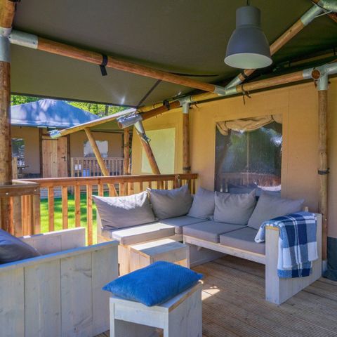 CANVAS AND WOOD TENT 7 people - including sanitary facilities