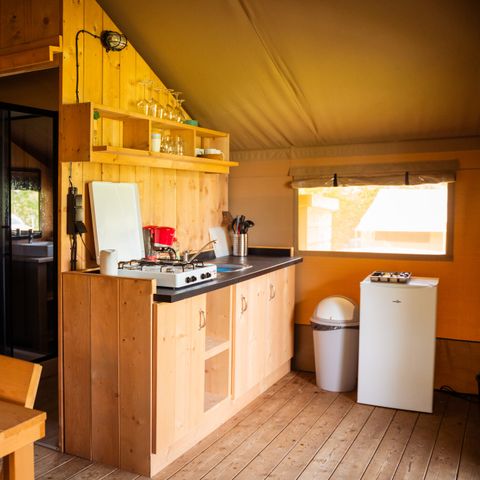 Canvas and wooden tent 6 persons - including sanitary facilities