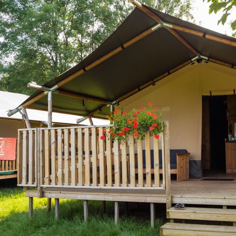 Canvas and wooden tent 6 persons - including sanitary facilities