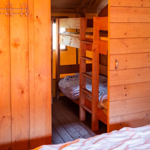 Canvas and wooden tent 4 persons - including sanitary facilities