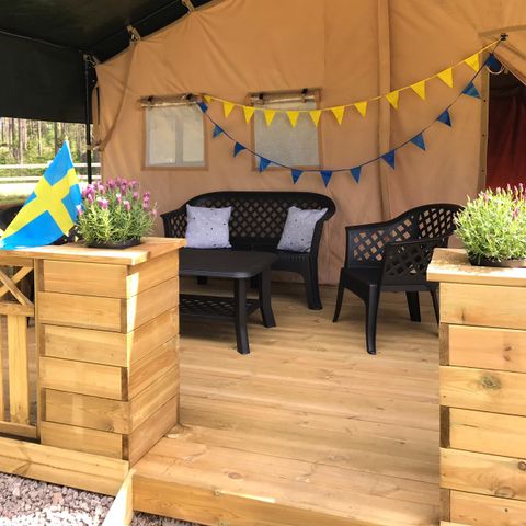 CANVAS AND WOOD TENT 4 people - incl. private sanitary facilities