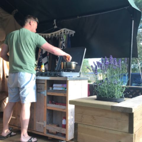 CANVAS AND WOOD TENT 4 people - incl. private sanitary facilities