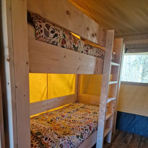 Canvas and wooden tent 4 persons - including sanitary facilities