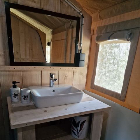 Canvas and wooden tent 4 persons - including sanitary facilities
