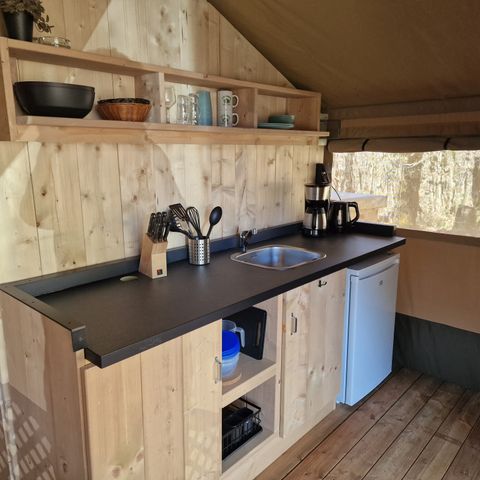 CANVAS AND WOOD TENT 4 people - including sanitary facilities