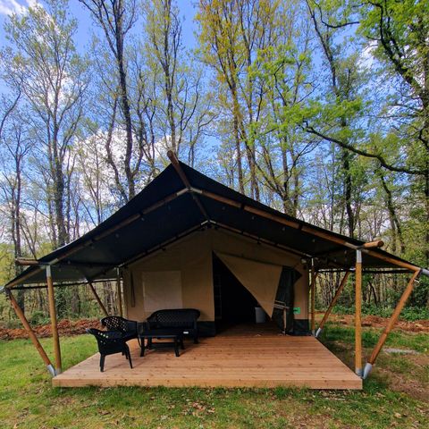 Canvas and wooden tent 6 persons - including toilet