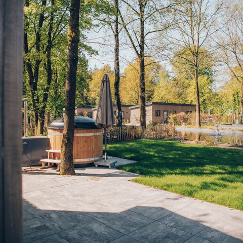 Lodge 5 persons - Loevestein Comfort with hot tub
