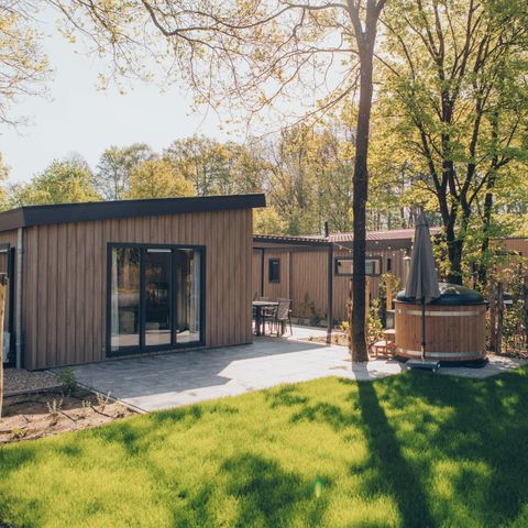 Lodge 5 persons - Loevestein Comfort with hot tub