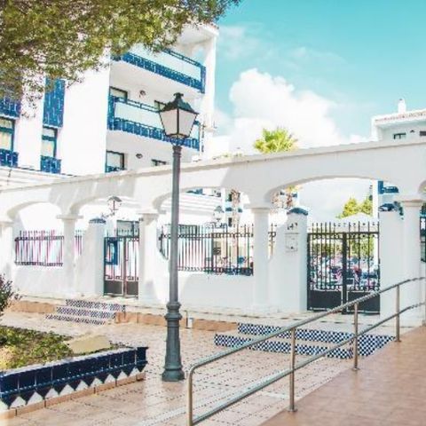Apartamentos Pins Platja - Camping Tarragona - Image N°3