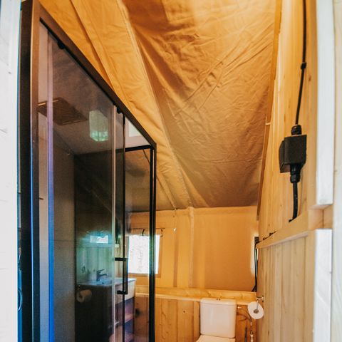 CANVAS AND WOOD TENT 6 people - including sanitary facilities