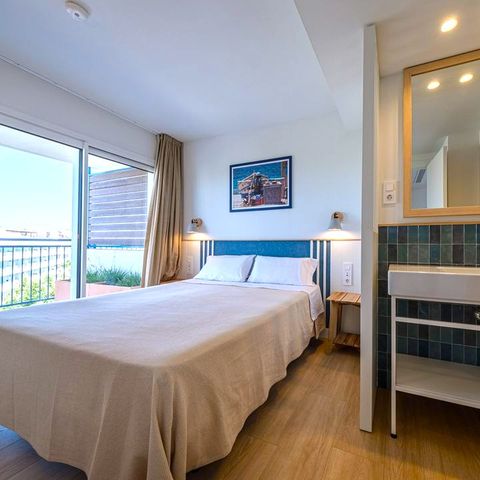 APARTMENT 4 people - 2-bedroom flat ADDITIONAL ACCESS TO CAMPING and paying car park