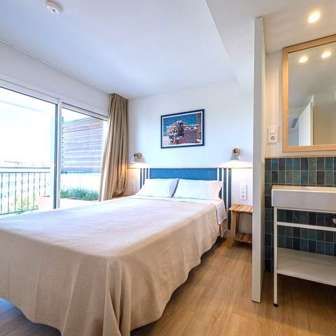 APARTMENT 5 people - 2-bedroom flat ADDITIONAL ACCESS TO CAMPING and paying car park