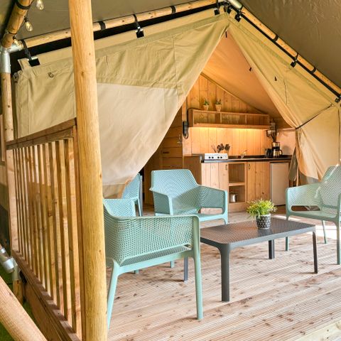 CANVAS AND WOOD TENT 4 people - including sanitary facilities