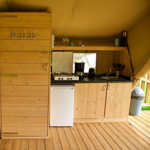 Canvas and wooden tent 6 persons - including toilet