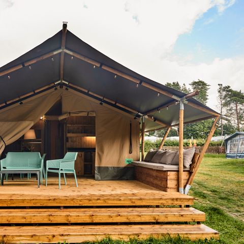 CANVAS AND WOOD TENT 4 people - including sanitary facilities