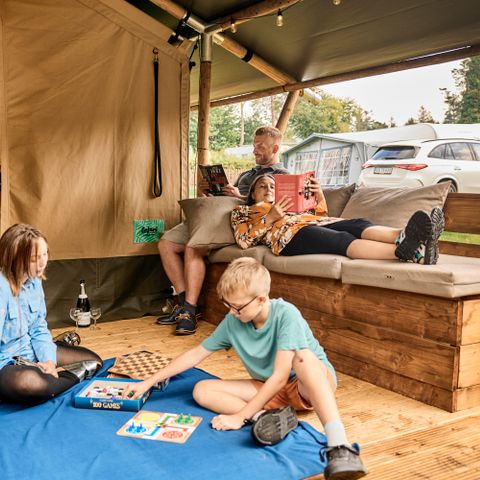 Canvas and wooden tent 4 persons - including sanitary facilities